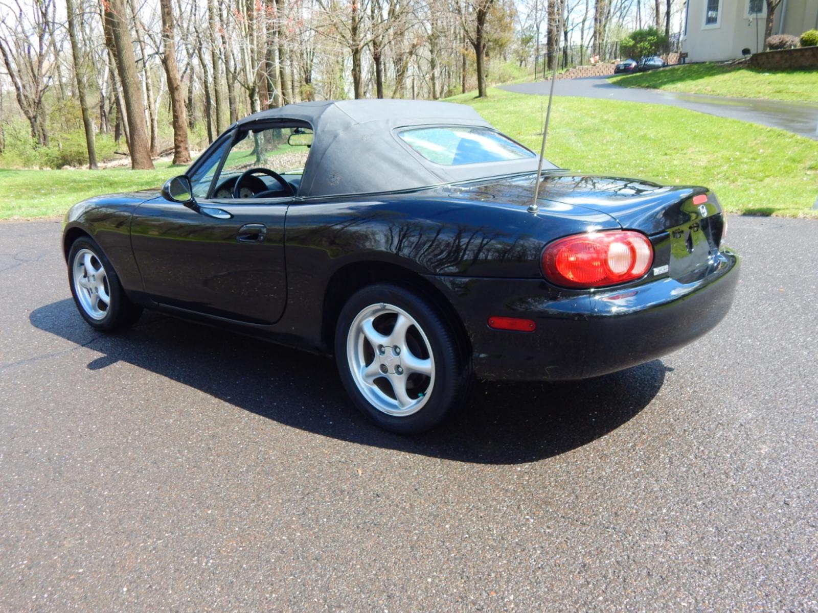 2002 Black /Black Cloth Mazda MX-5 Miata base (JM1NB353920) with an 1.8 liter 4 cylinder engine, 5 speed manual transmission, located at 6528 Lower York Road, New Hope, PA, 18938, (215) 862-9555, 40.358707, -74.977882 - Here for sale is a very fun 2002 Mazda MX-5 Miata. Under the hood is a strong running 1.8 liter 4 cylinder which puts power to the rear wheels via a solid shifting 5 speed manual transmission. Features include; Black cloth interior, wood grain trim, cold AC, power windows, AM/FM/CD, heated rear wi - Photo #9